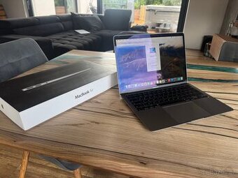 Apple MacBook Air 13,3" (2020) zakoupen v CZ