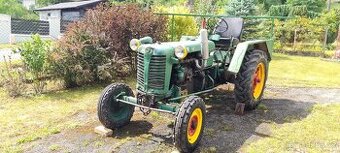 Traktor Zetor 25A s náhradními díly