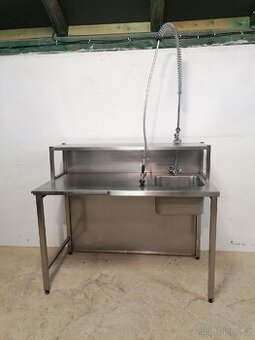 Gastro nerez dřez se sprchovou baterií