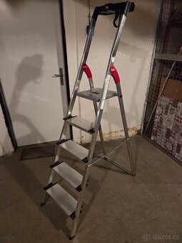 Prodám hliníkové štafličky, stolek.
