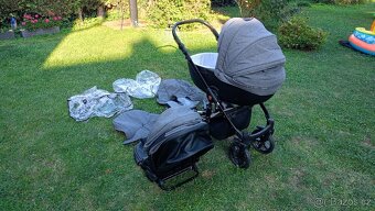 Kočárek Tudore Forester