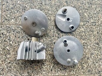 Díly Jawa očištěné vodním tryskáním