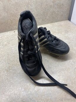 Kopačky Adidas se šroubovacími kolíky 28