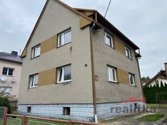 Prodej dvougeneračního domu se dvěma byty 3+kk, garáží a zah