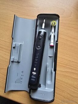 Elektrický zubní kartáček Oral-B Genius X Midnight Black– po