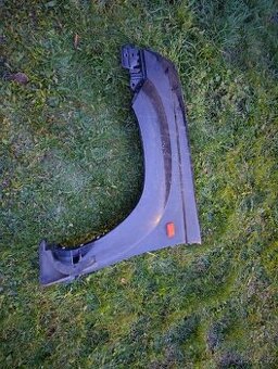 Levý přední blatník Nissan X-trail