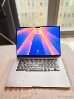 MacBook Air M2 13” (2023) – 16GB RAM / 512GB SSD