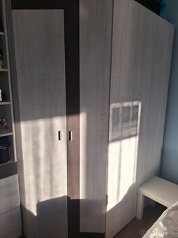 Rohová šatní skříň  2ks