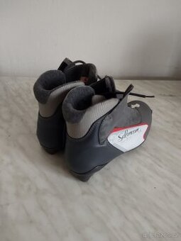 Prodám dámské boty na běžky.