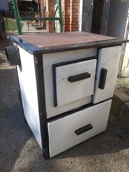 Sporák na tuhá paliva