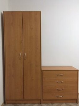 Komoda, šatní skříň, psací stůl