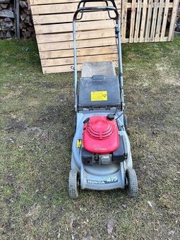 Benzinová sekačka Honda s pojezdem