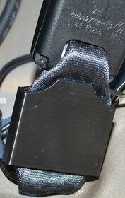 Výztuha zadních bezpečnostních pásů Dacia Duster ll (2018+)