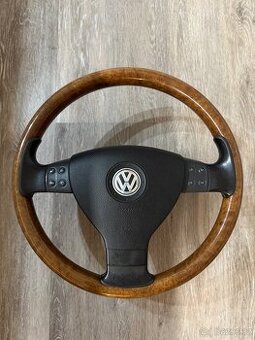 VW Passat B6 - Dřevěný volant