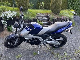 Suzuki gsr 600 - 1
