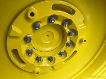 Držák na venkovní závaží do kol John Deere