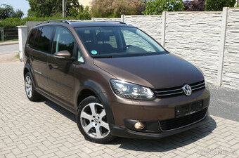 VW TOURAN CROSS 1.4TSI, XENONY, 7-MÍST, ALU., NOVÉ ROZVODY