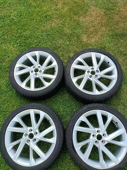 ALU originál sada škoda Vega r18 5x100 (Scala,Kamiq)