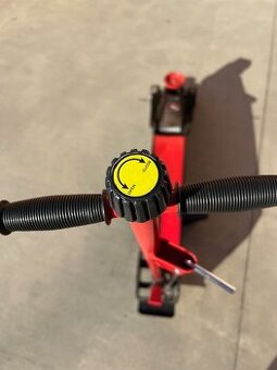Hydraulický zvedák 10t pro nákladní automobily
