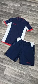 Top stav sportovní set tričko a kraťasy