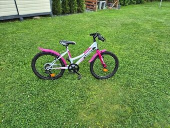 dívčí kolo cca 8 roků