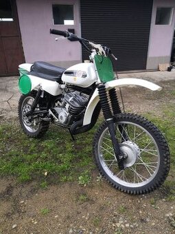 Motokros ČZ