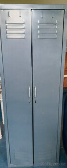 PLECHOVÁ ŠATNÍ SKŘÍŃ