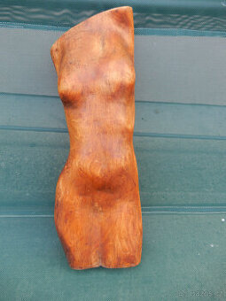 Dřevěné torzo ženy