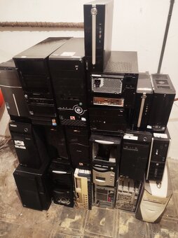 20 kusů počítačů