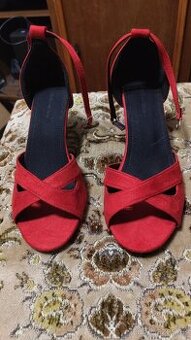 Dámské boty na podpatku