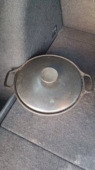 Kuchyňský hrnec litinový vč. pokličky