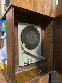 Rádio s gramofonem
