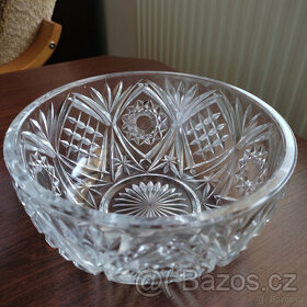 Skleněné mísy a vázy