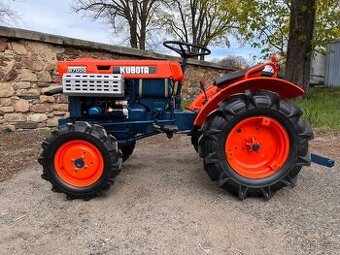 Japonský traktor Kubota B7000D, profesionální repas