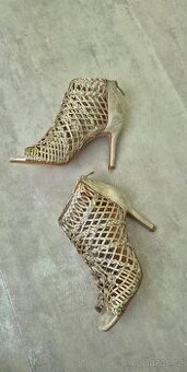 Elegantní zlaté sandálky