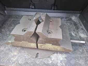 Velky prizmaticky svěrák