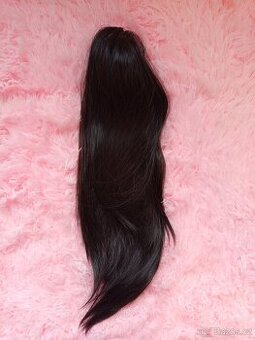 Krásný hustý dlouhý umělý cop