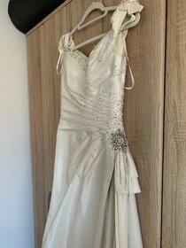 Svatební šaty s vlečkou