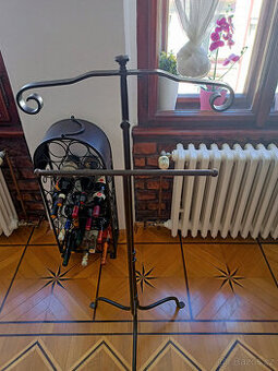 Ručně kovaný němý sluha