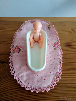 Panenka Igra s vaničkou, koberečkem+jiné malé retro panenky