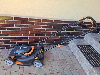 PRODAM  TUTO ZAHRADNI SOUPRAVU WORKS