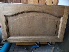 Skříňka se skleněnýma zásuvkama