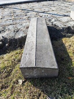 Silniční obrubníky