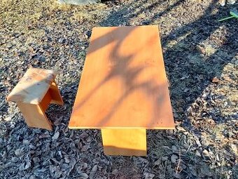 Stoleček a stolička