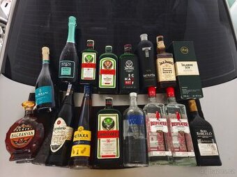 Láhve alkohol Gin Vodka Jagermeister Rum Metaxa