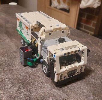 LEGO Technic 42167 Popelářský vůz Mack