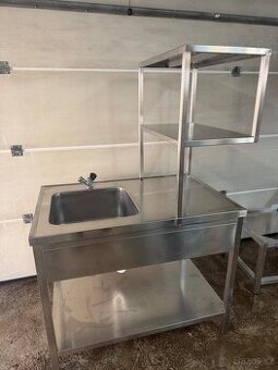 Nerezový stůl s dřezem a nástavbou