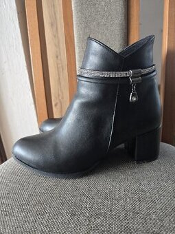 Boty na podpatku z PÚ