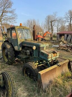 Traktorbagr Bělorus