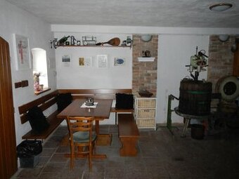 Dubový stůl a lavice